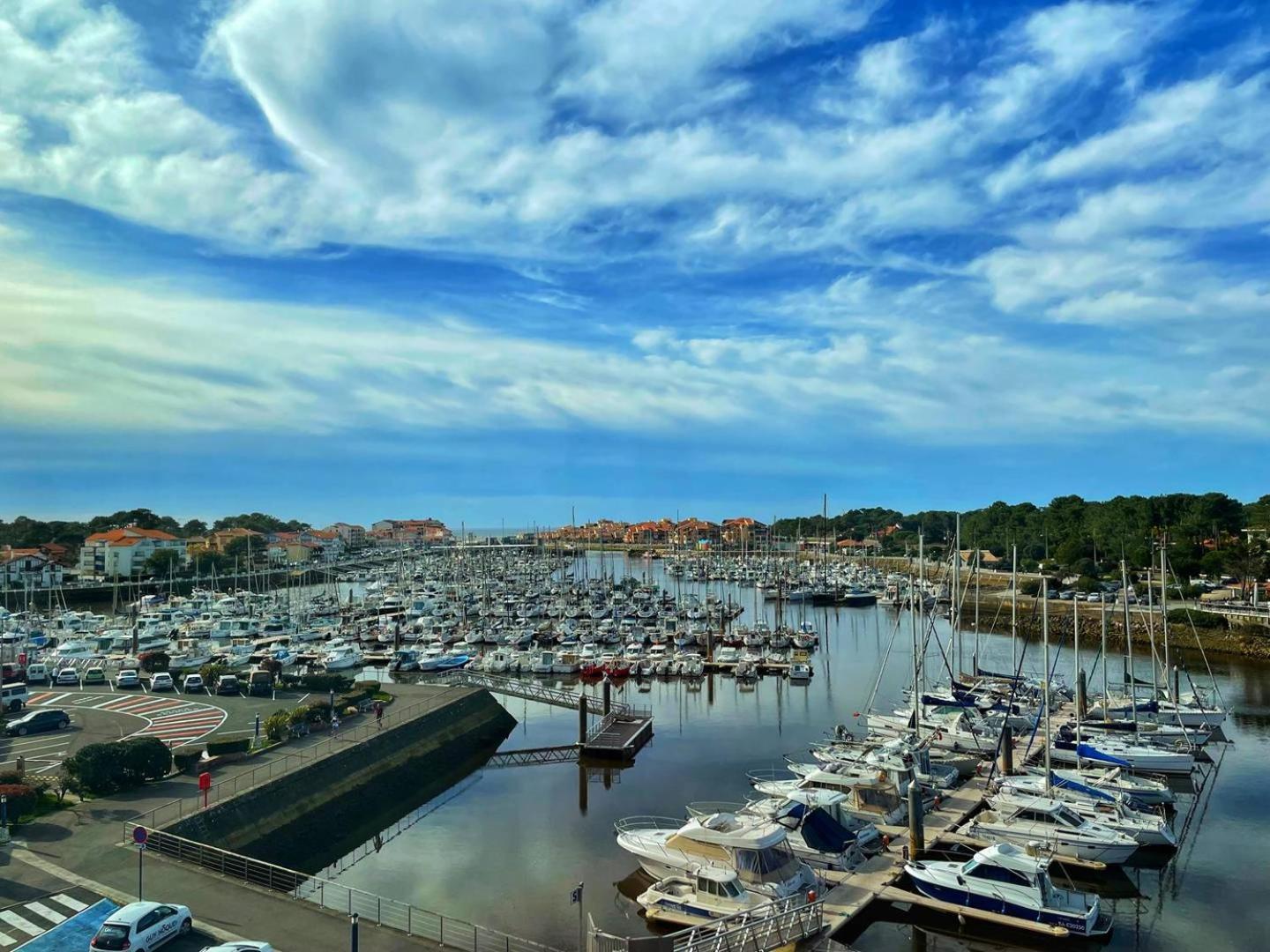 Port Sud - T3 En Duplex Avec Vue Panoramique Sur Le Port De Capbreton Apartment Luaran gambar